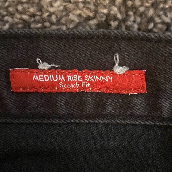 Guess Jeans - Picture 3 of 6